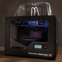Makerbot replicator 2x desktop 3d printer