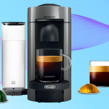 Coffeemaker with water tower to the right, green coffee pod to the left, gold coffee pod to the right