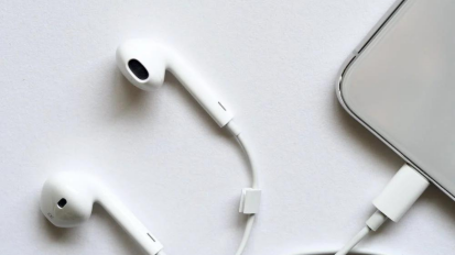 Apple wired Earpods plugged into iPhone