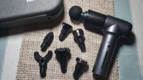 the Turonic GM5 Massage Gun with its accessories